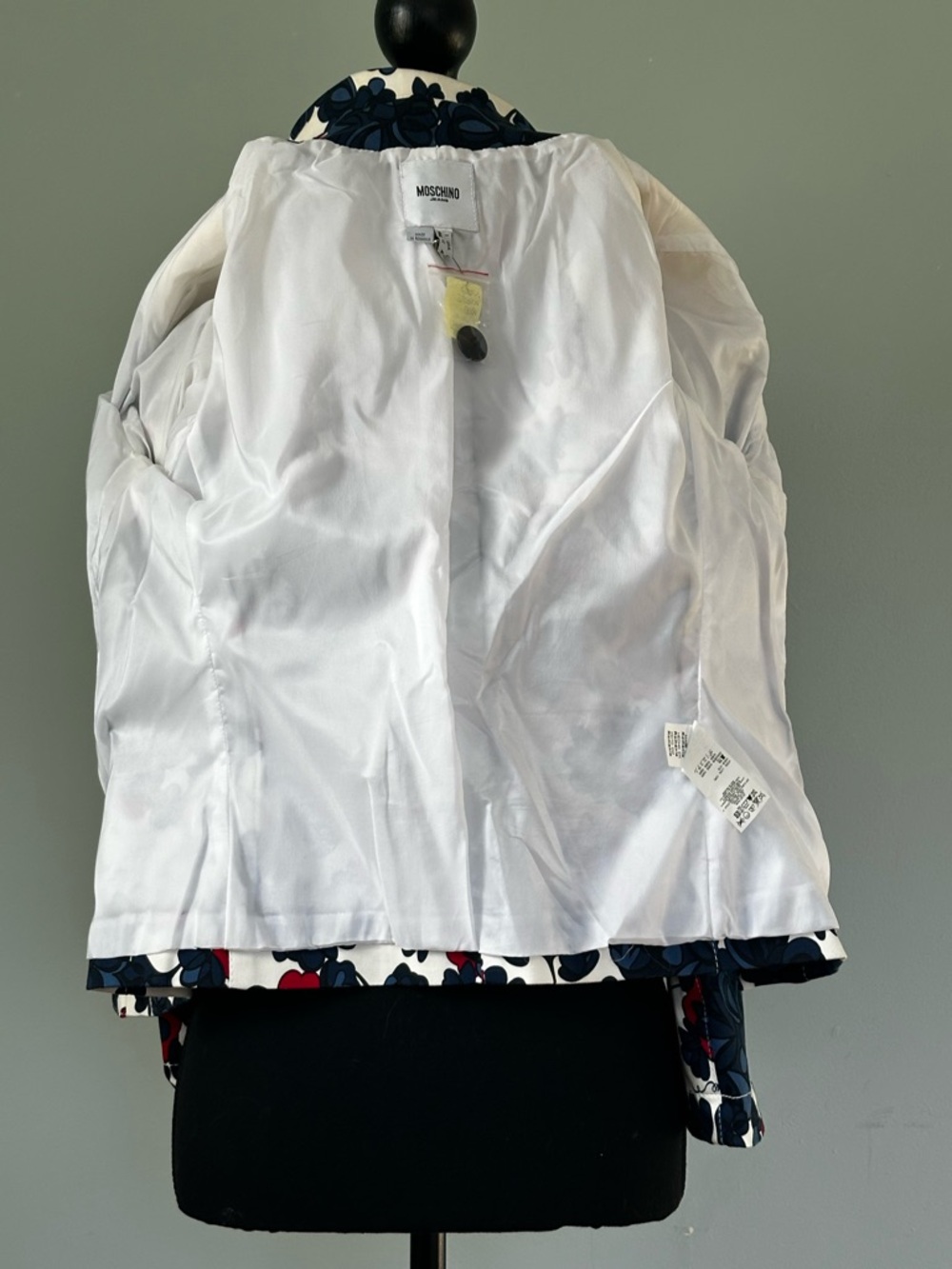 Chic Vintage Moschino Jeans White Cotton Blazer with Navy and Red Floral Print - Picture 14 of 16